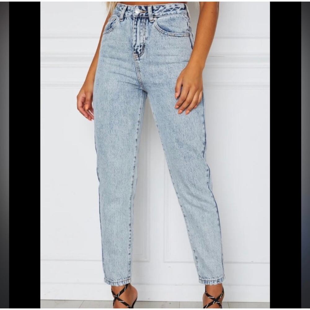 White Fox size Small High Rise Straight Light Wash Denim